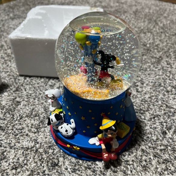 Hallmark Disney Walt's 100th Musical Birthday Globe 2001 Ltd Edition- Non Workin - Picture 7 of 9
